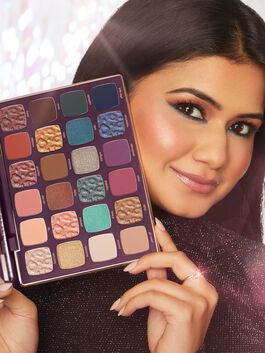 maneater™ nightfall eyeshadow palette image number null
